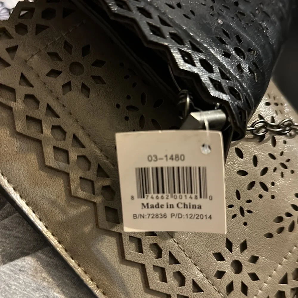 New crossbody purse with metallic design chain strap color of hematite  7”x5.5” - Picture 5 of 10